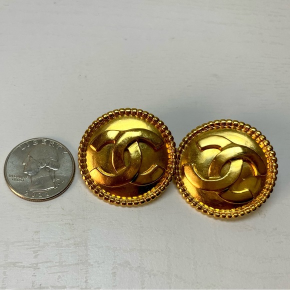 CHANEL 24K Gold Plated Interlocking CC Embossed Clip-on Earrings 1996A - Picture 11 of 14